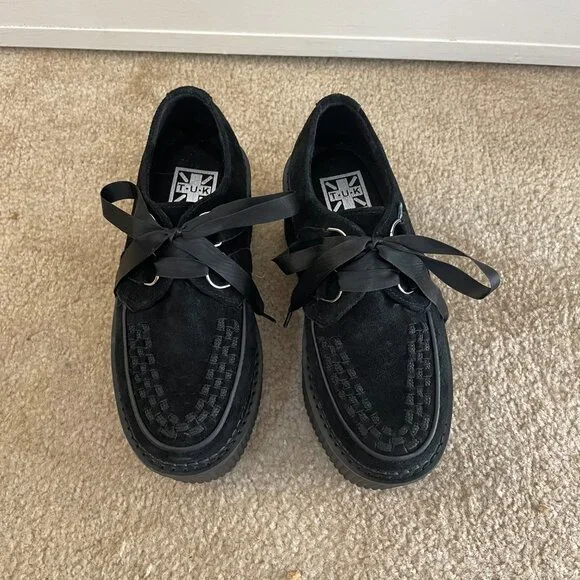 New TUK Black Suede Classic Stratocreeper Shoes with TUK Satin Laces - Picture 3 of 8